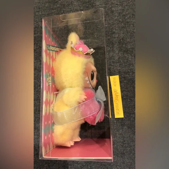 Labubu Let’s Checkmate QUEEN Vinyl Face Plush Pendant - Picture 5 of 11